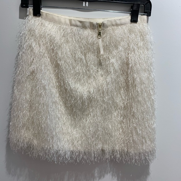 White fringe mini skirt- size 4 H&M - Picture 3 of 4